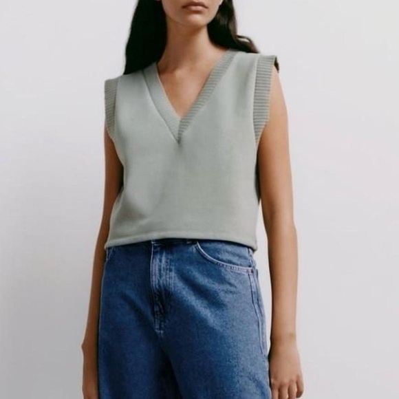 Zara Tops - Zara Sleeveless V-Neck Top